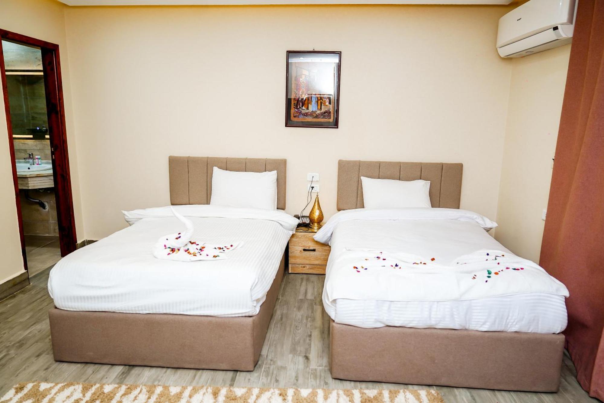 Pyramids Hotel Kafrat al Jabal Exterior photo